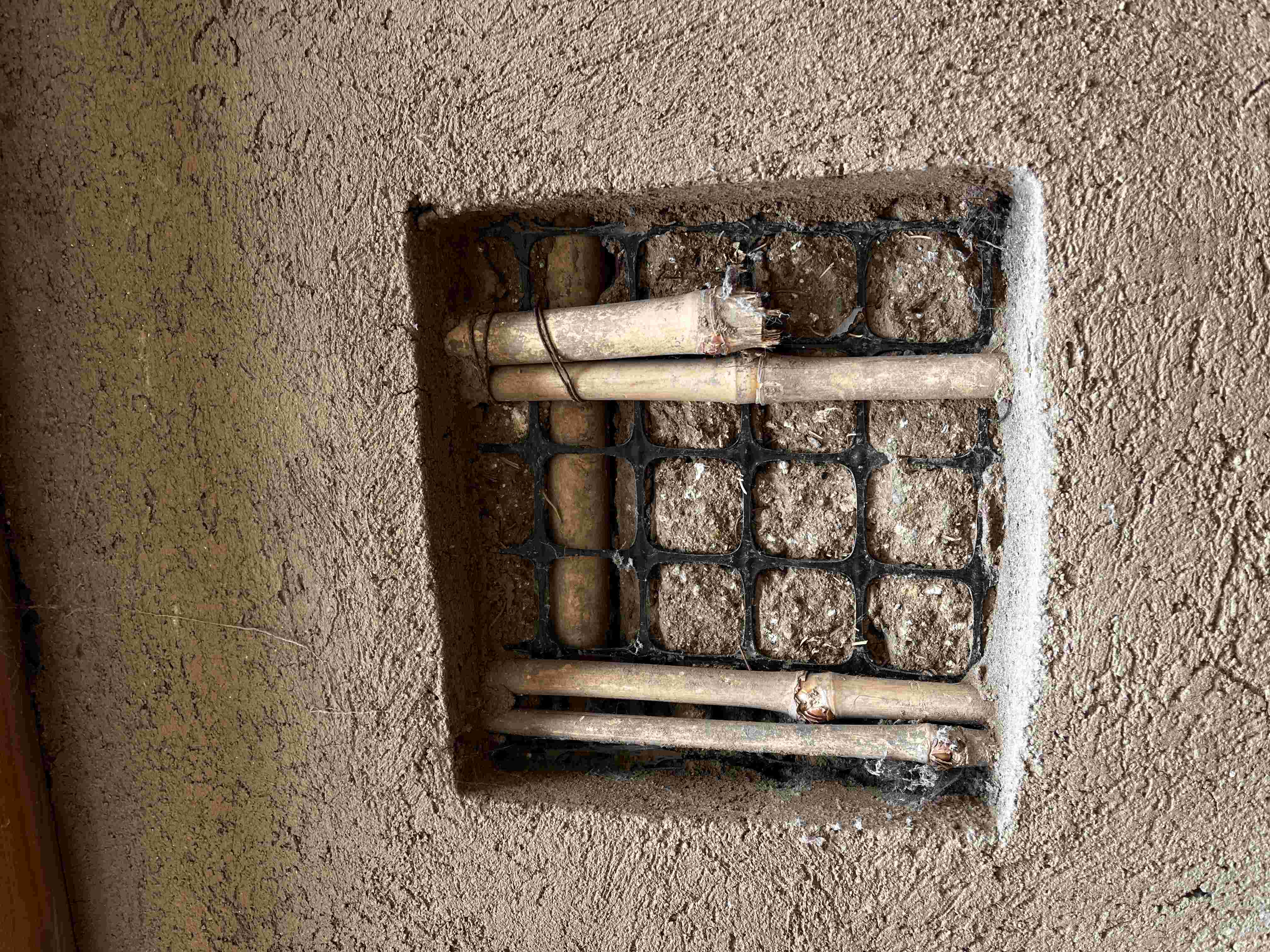 Offengelegte Bambus/Lehm-Wand Offengelegte Bambus/Lehm-Wand