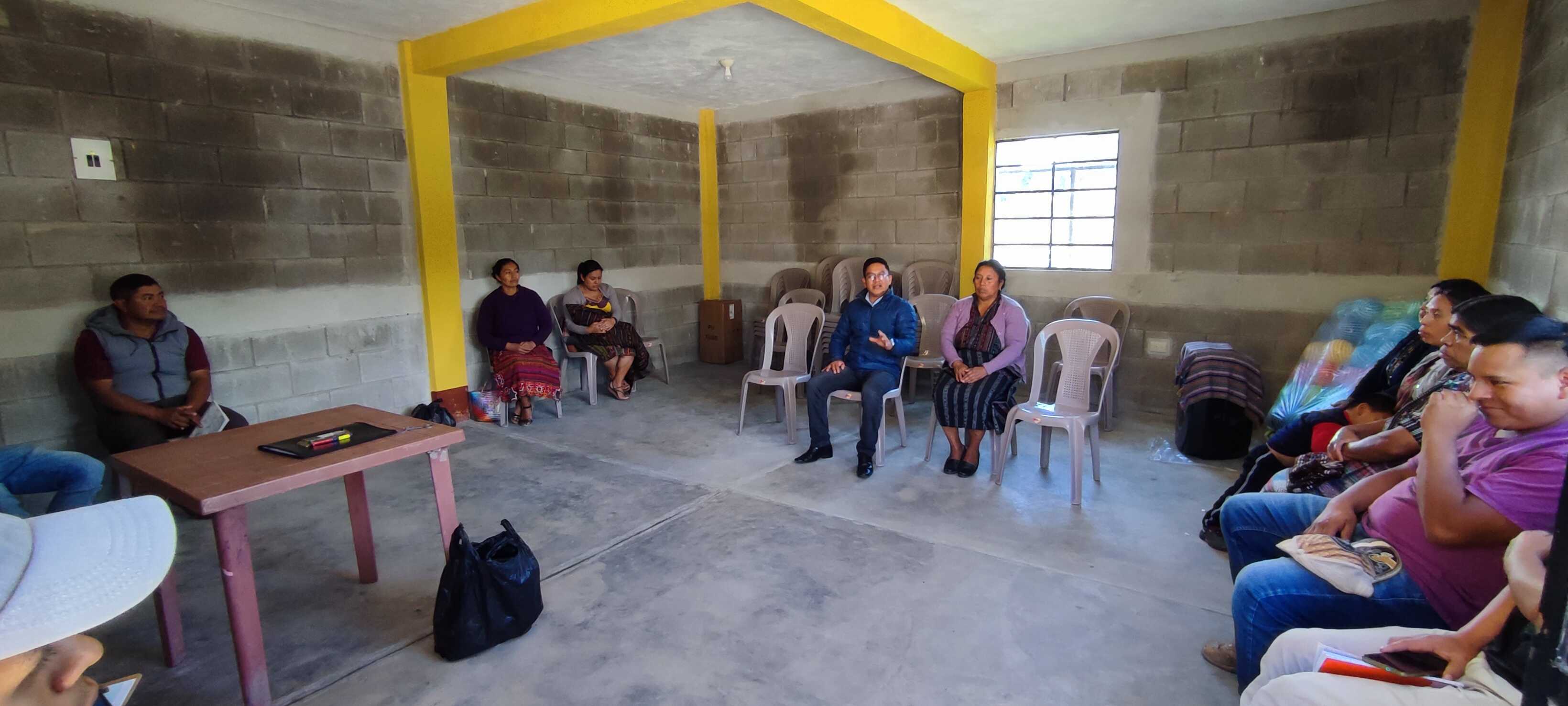 Versammlung in der Schule Chaquijyá la Guadalupana Versammlung in der Schule Chaquijyá la Guadalupana